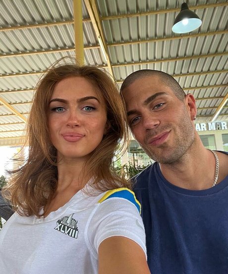 Maisie Smith ヌードスター アーカイブ