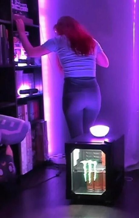 AnnieFuchsia セクシー女優 写真