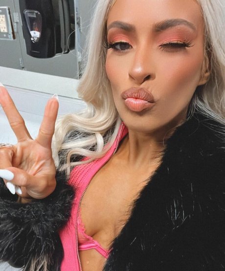 小柄な妻OnlyFans セクシー裸 アーカイブ