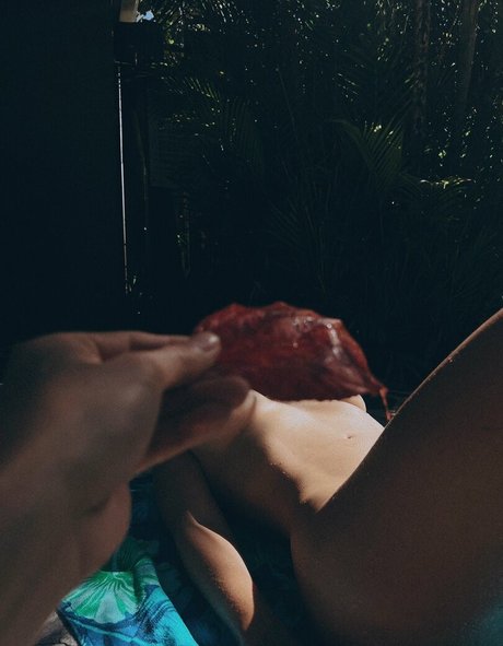 お金 オンリーファンズ ポルノ 画像