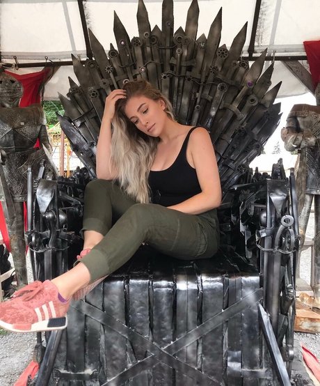 Emerome トップモデル 写真