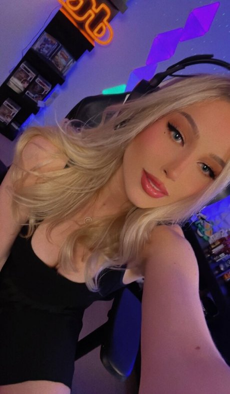 Emerome ヌードのポルノスター 画像