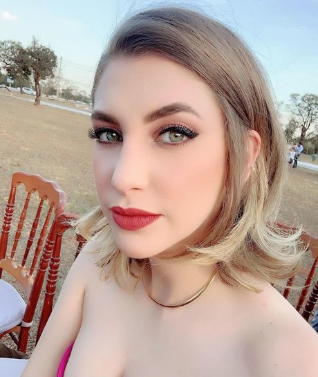 Carol Moreira ポルノモデル 写真