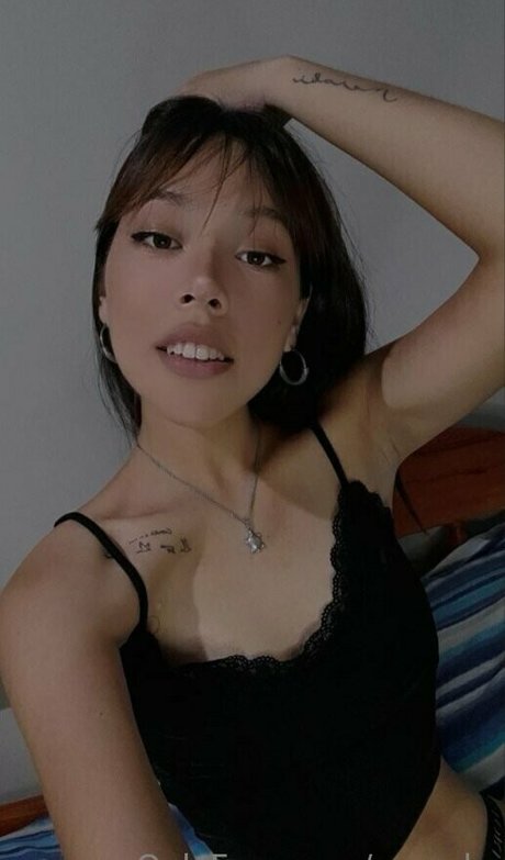 raecalu ポルノスター セクシー 画像