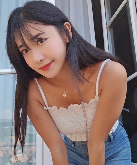 ママの足OnlyFans セクシー裸 写真