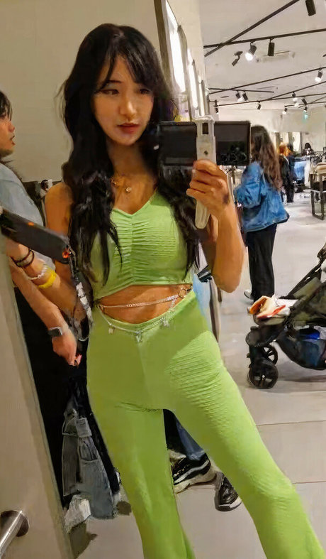 ゴス3P OnlyFans 無料裸 写真