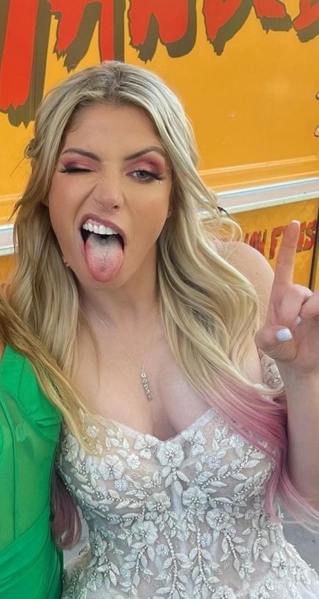 Alexa Bliss 素敵な女優 写真