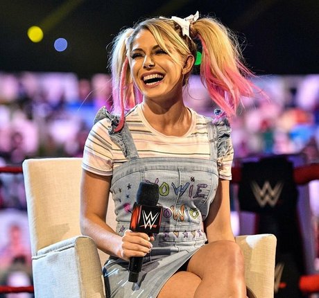 Alexa Bliss ホットスター 画像