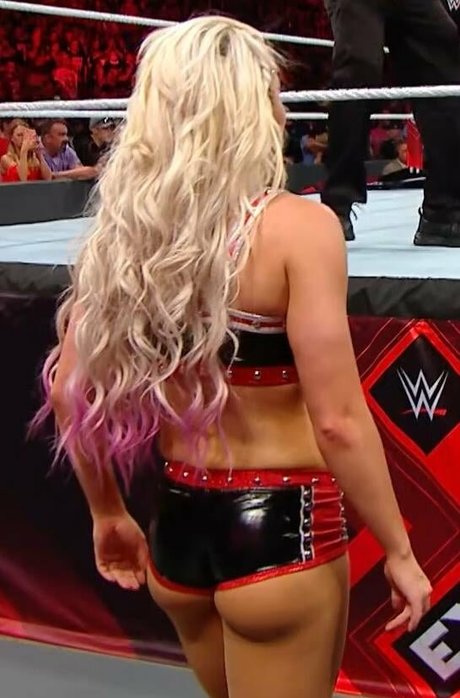 Alexa Bliss 裸のスター 画像