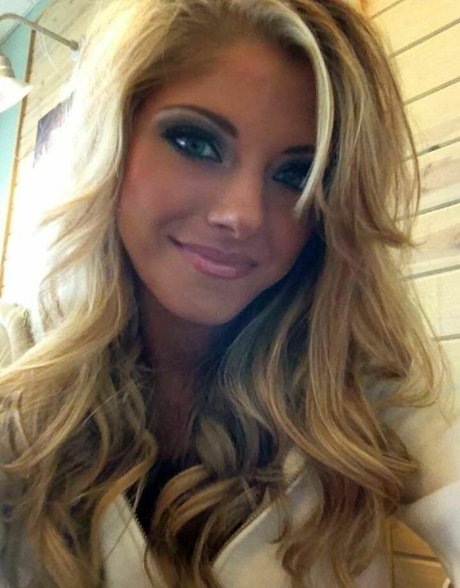 Alexa Bliss ポルノスター パーフェクト 画像