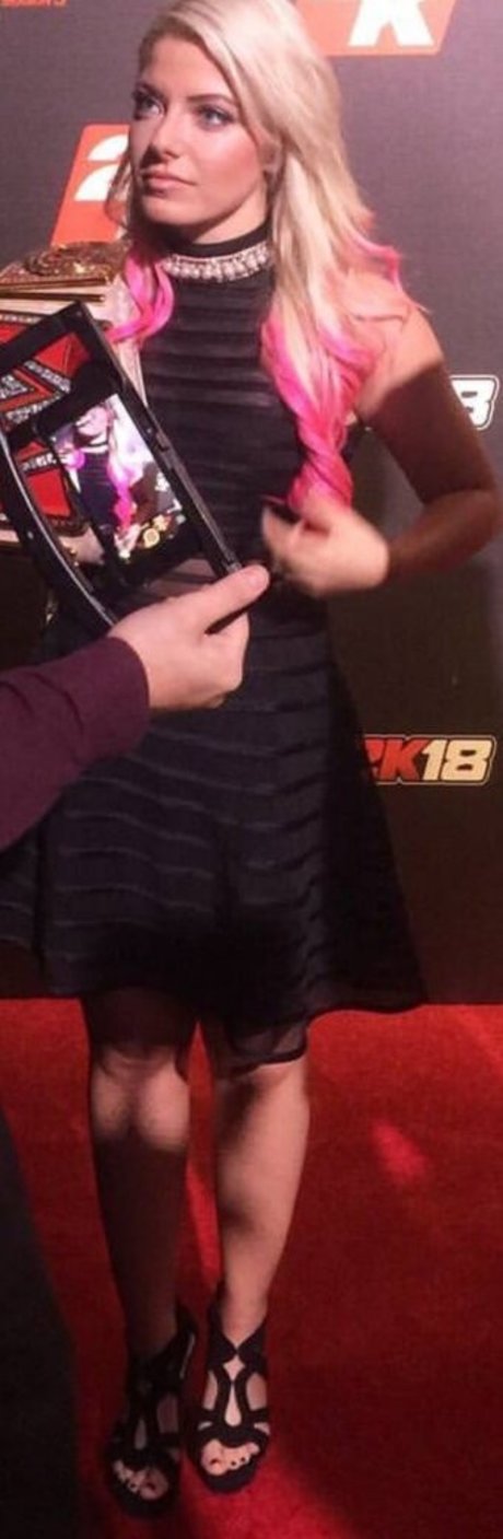 Alexa Bliss ホットスター 画像