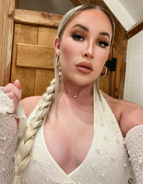 ティーンレズビアンオンリーファンズ ヌード 画像