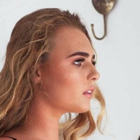 Rubyleecoffey ポルノスター 写真