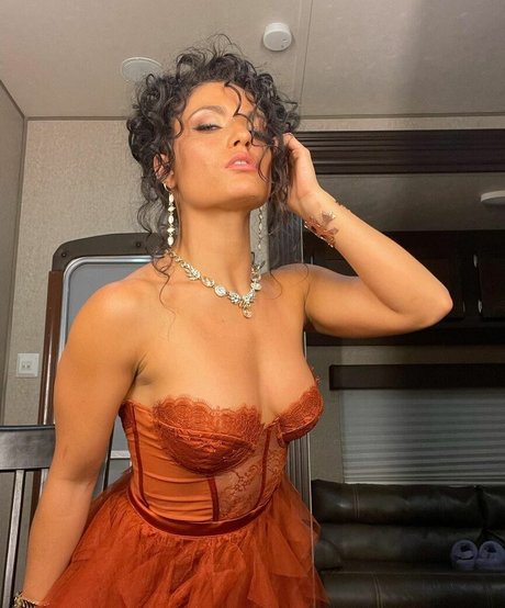 巨乳の赤毛オンリーファンズ エロチック 写真