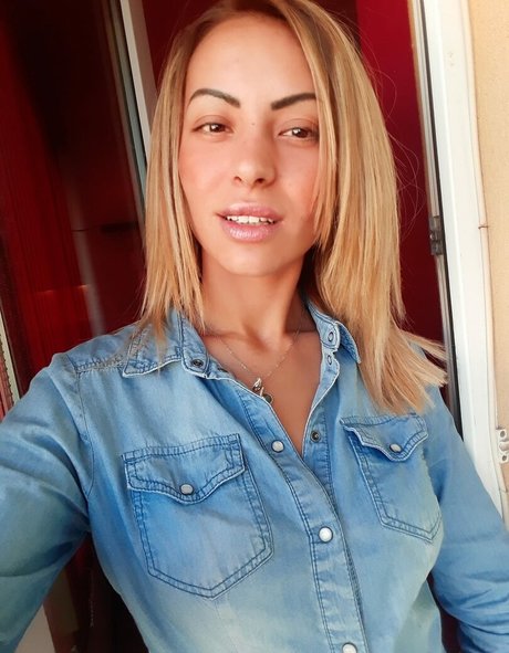 Marinela Adalbertova ポルノスター HD 写真