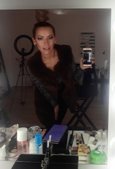 Marinela Adalbertova ヌードモデル 画像