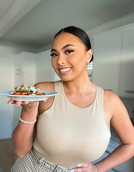 巨乳の赤毛オンリーファンズ ホットヌード 写真