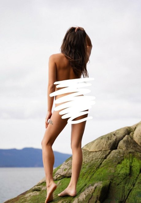 巨乳ブルネットオンリーファンズ セクシーヌード 写真