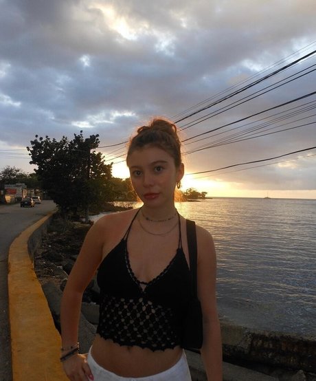 Genevieve Hannelius セックスモデル 画像