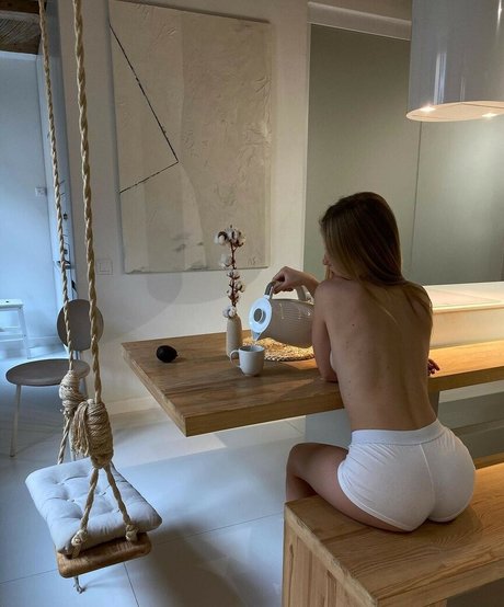 ぽっちゃり 主観視点 OnlyFans アートポルノ 写真