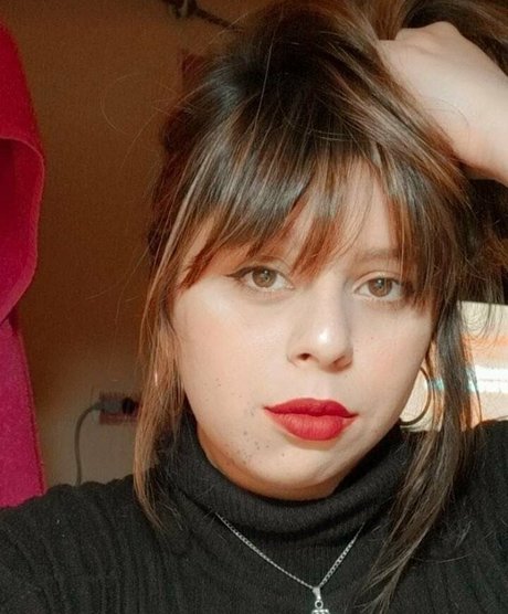 ラテン系ティーンオンリーファンズ アートヌード 写真