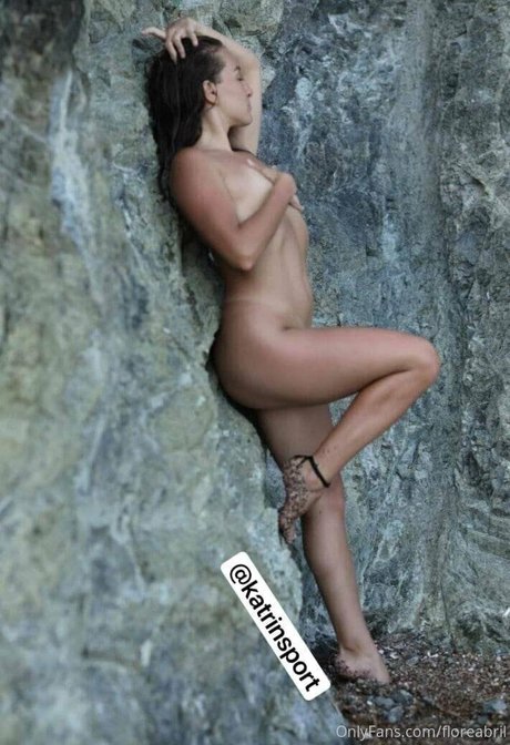 女性の筋肉オンリーファンズ セクシーヌード 画像