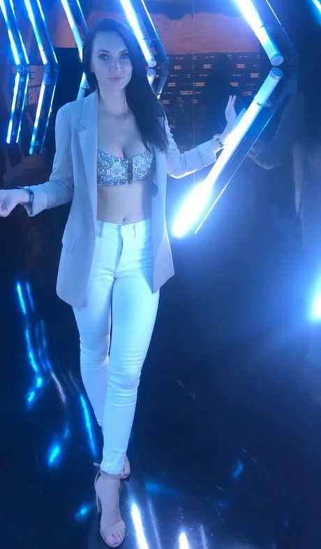 アジア人のティーンの足 オンリーファンズ 美しい裸 写真