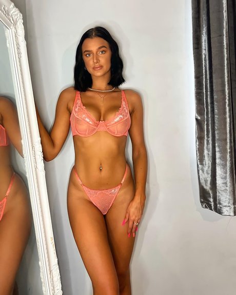 Louiseereid アダルト女優 写真