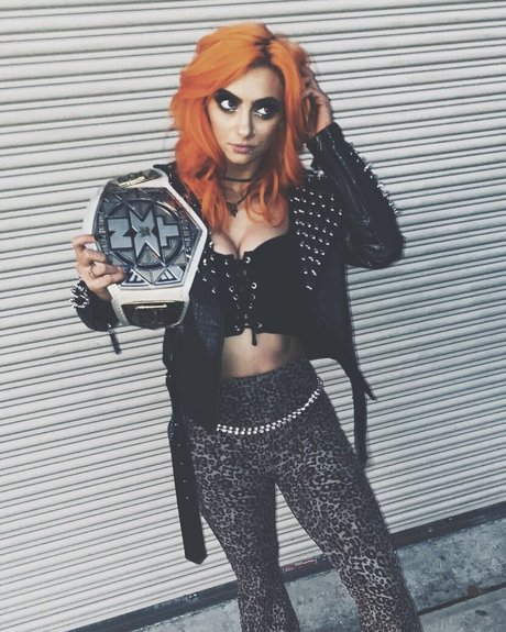 GiGi Dolan 裸の女優 写真