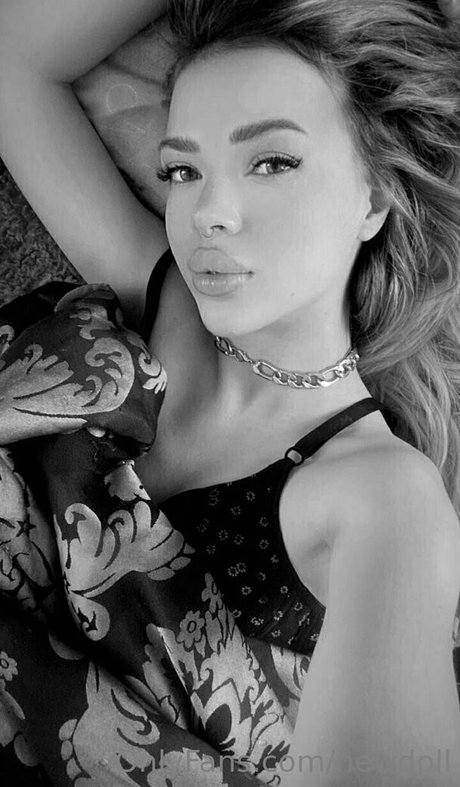 newdoll ポルノスター アート 写真