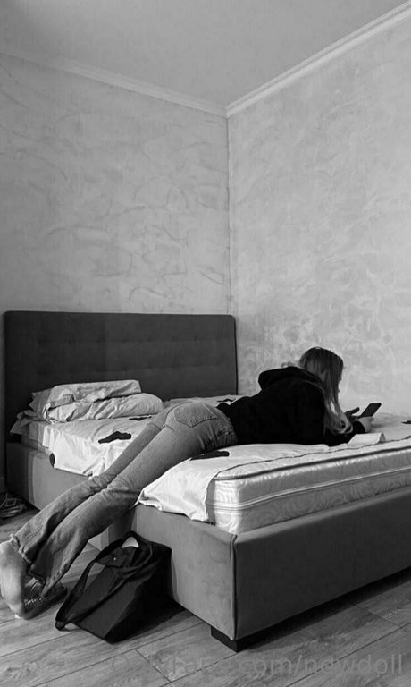 newdoll エロティックなポルノスター 画像