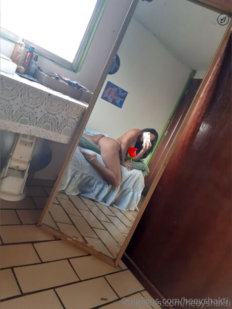 ヌード教師オンリーファンズ セクシーヌード 写真