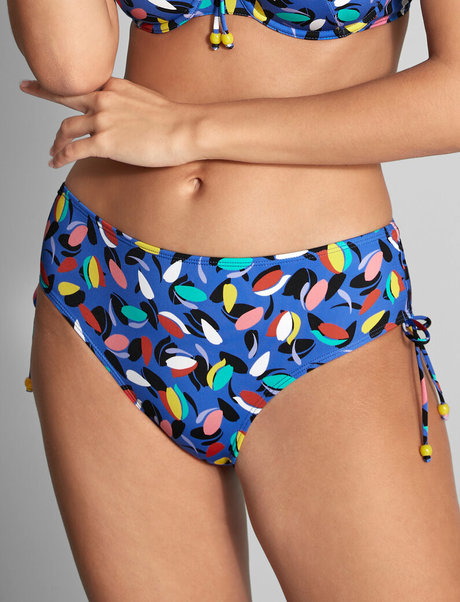 Nicola Cavanis ヌード女優 写真