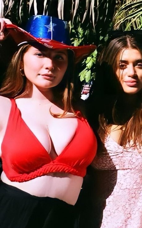 Emma Kenney トップポルノスター アーカイブ