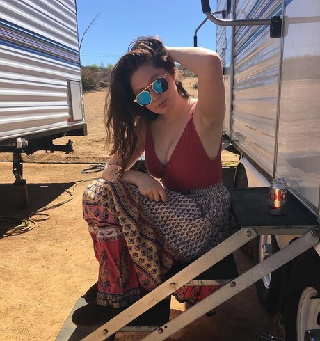 Emma Kenney HD女優 アーカイブ