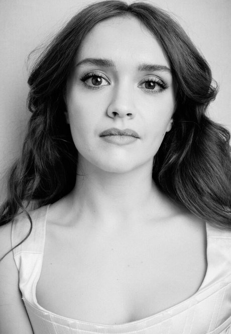 Olivia Cooke アダルトモデル 写真