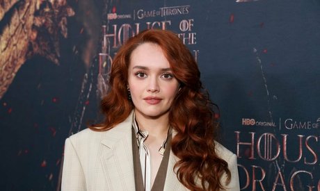 Olivia Cooke ヌードのポルノスター 写真