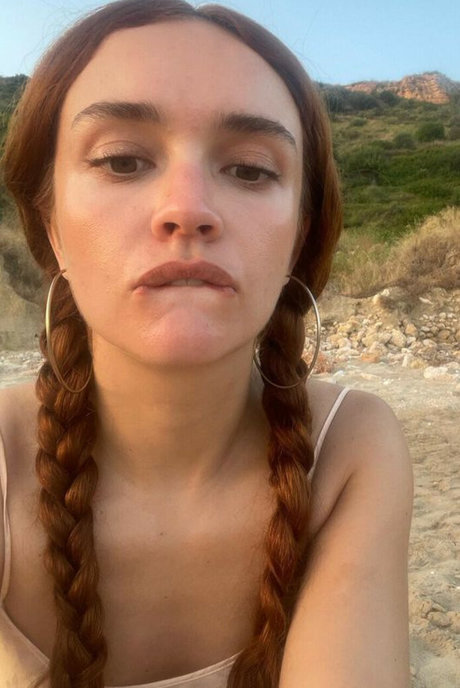 Olivia Cooke ポルノスター パーフェクト 写真