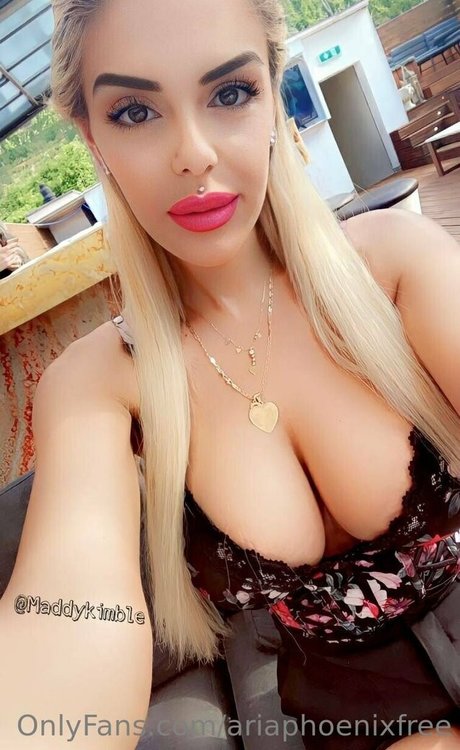 年配の熟女オンリーファンズ ポルノグラフィック 画像