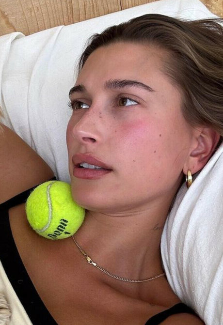 Hailey Baldwin Bieber トップモデル 画像