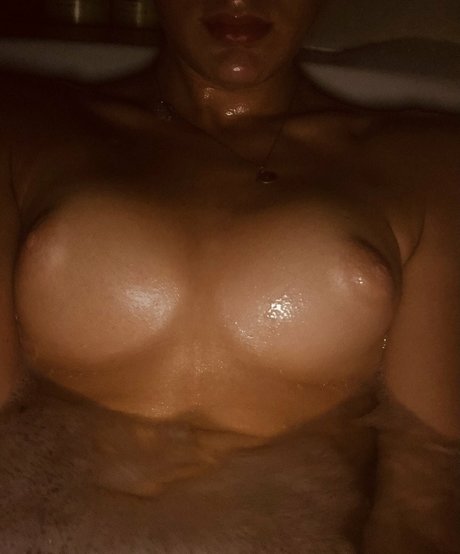 ティーン乱交OnlyFans 無料裸 画像