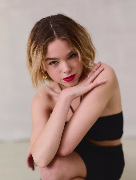 Milly Alcock 可愛いモデル 画像