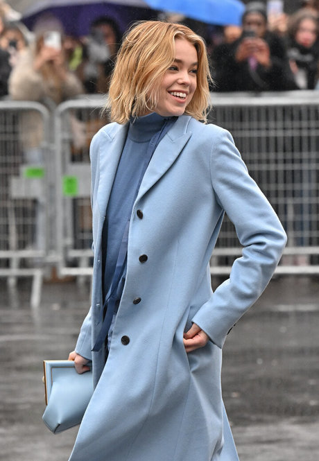 Milly Alcock ポルノモデル 画像