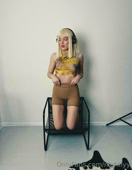 小人の裸OnlyFans エロ アーカイブ