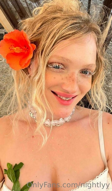 金髪の射精OnlyFans ポルノグラフィック 写真