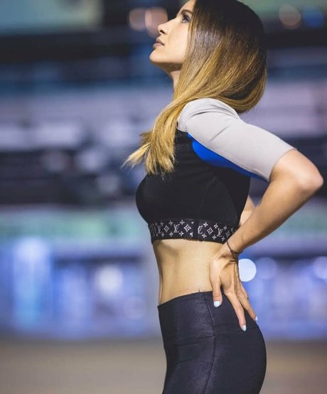 Laure Valee 独占モデル 画像