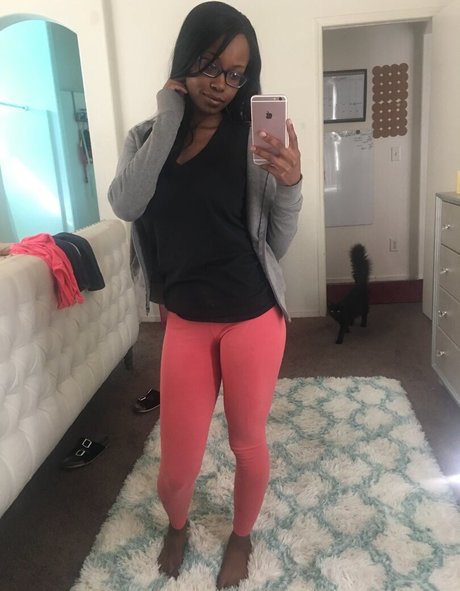 赤毛のソロOnlyFans 無料セクシー 写真