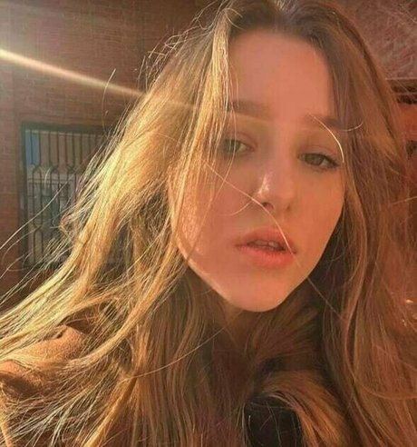 bustylola エロティックモデル ギャラリー