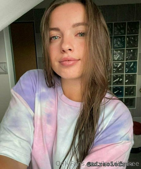 フェイシャルオンリーファンズ 美しいポルノ 画像