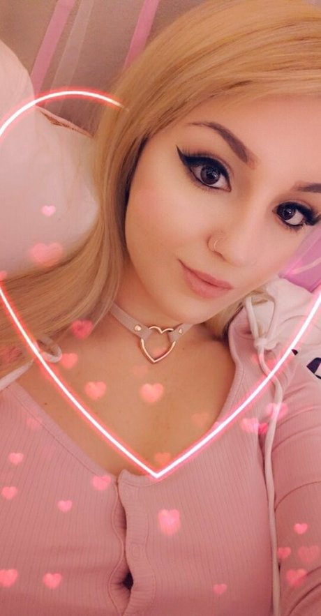 ヌード 屋外 OnlyFans 無料セクシー 写真